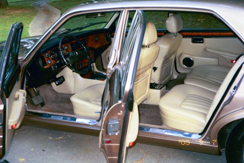 1986 Series III, Vanden Plas  -  Antelope/Magnolia