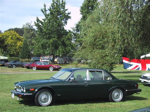 1990 Series III V12 VDP in Jaguar Racing Green / Magnolia